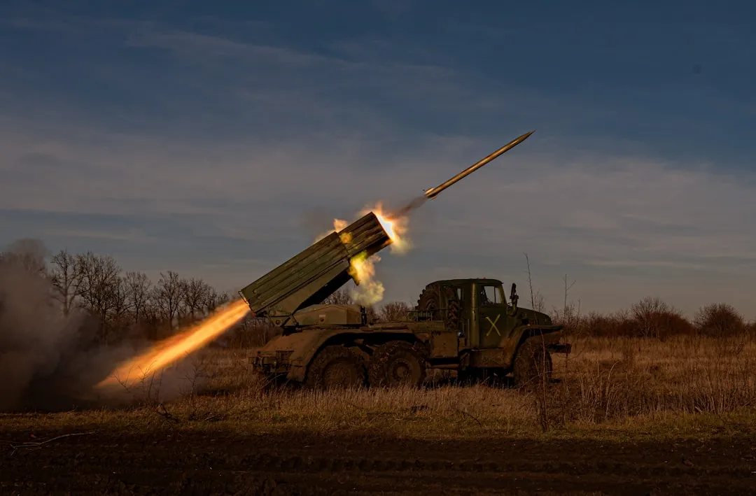 Russian ballistic missile attack hits Kyiv after Moscow vows retaliation - France 24